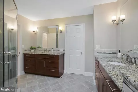 Bath - 7905 Old Cedar Ct, Mclean, VA 22102 photo 2 of 4