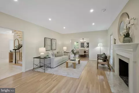 Living - 7905 Old Cedar Ct, Mclean, VA 22102 photo 2 of 9