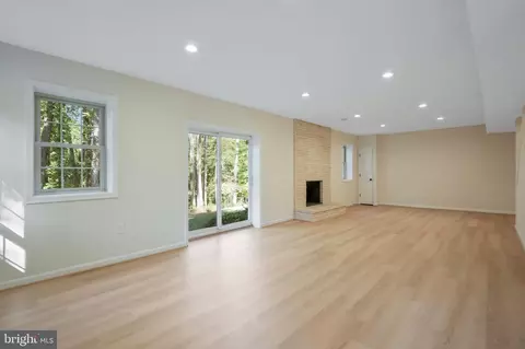 Living - 7905 Old Cedar Ct, Mclean, VA 22102 photo 9 of 9