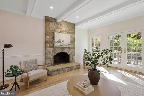 Living - 7905 Old Cedar Ct, Mclean, VA 22102 photo 4 of 9