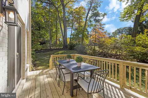 Exterior - 7905 Old Cedar Ct, Mclean, VA 22102 photo 4 of 5