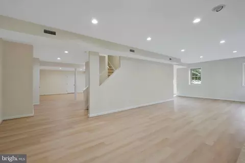 Living - 7905 Old Cedar Ct, Mclean, VA 22102 photo 8 of 9