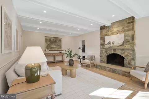 Living - 7905 Old Cedar Ct, Mclean, VA 22102 photo 3 of 9