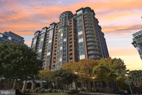 8220 Crestwood Heights Dr #608, Mclean, VA 22102