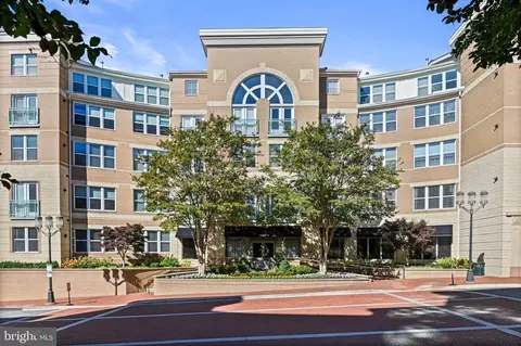 12000 Market St #379, Reston, VA 20190