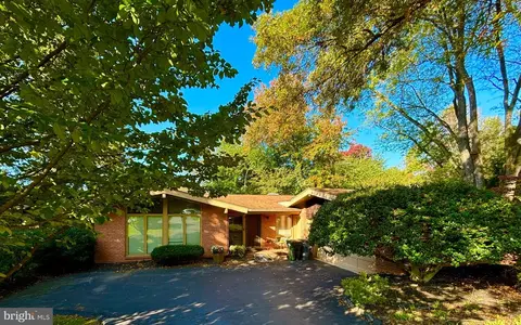 1702 Shagbark Cir, Reston, VA 20190