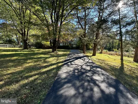4113 Pineridge Dr, Annandale, VA 22003