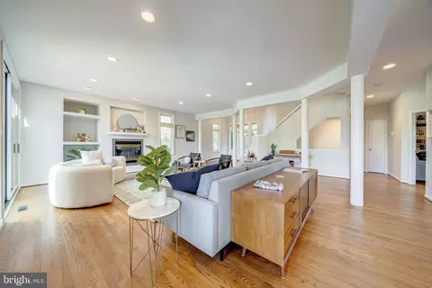 Living - 1472 Waterfront Rd, Reston, VA 20194 photo 4 of 5
