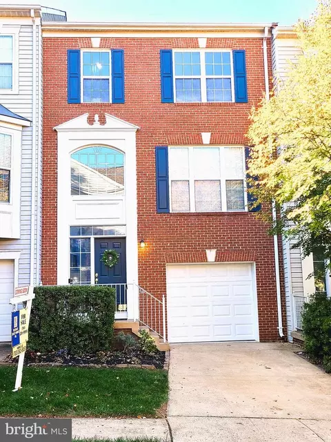 4166 Zinnia Ln, Fairfax, VA 22030