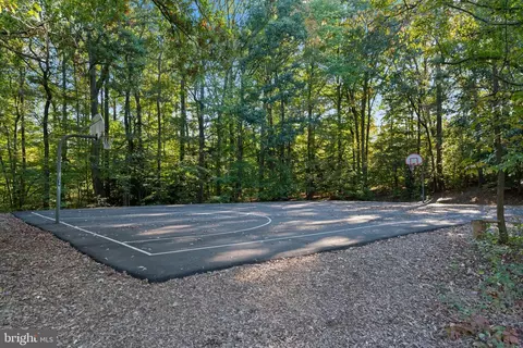 Exterior - 8028 Grandview Ct, Springfield, VA 22153 photo 6 of 6