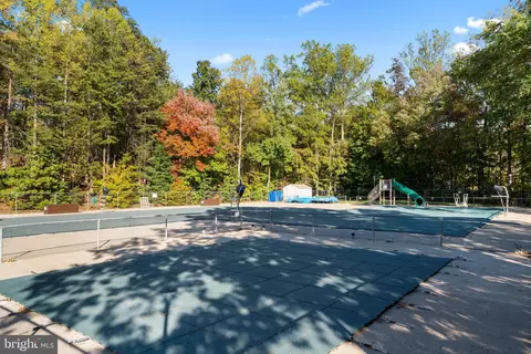 Exterior - 8028 Grandview Ct, Springfield, VA 22153 photo 5 of 6