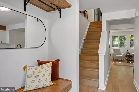 Entry Way - 8028 Grandview Ct, Springfield, VA 22153 photo 2 of 8