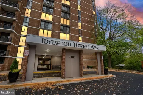 2300 Pimmit Dr #116, Falls Church, VA 22043