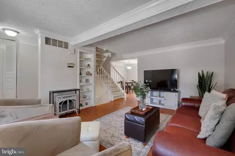 1638 Barnstead Dr, Reston, VA 20194 photo 3
