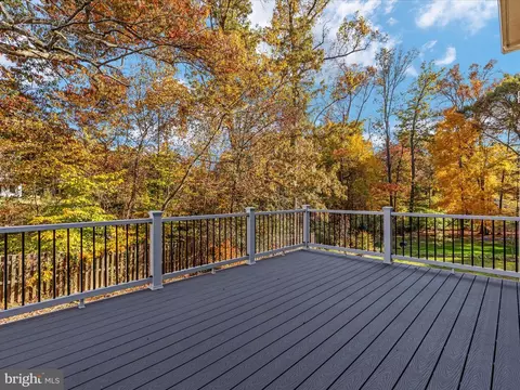 9727 Maury Rd, Fairfax, VA 22032 photo 2