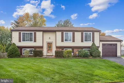 13009 Rock Spray Ct, Herndon, VA 20171