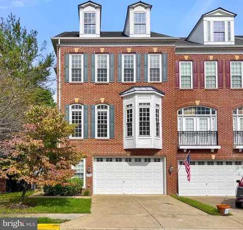 4396 Patriot Park Ct, Fairfax, VA 22030