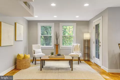 6719 W Wakefield Dr #B1, Alexandria, VA 22307