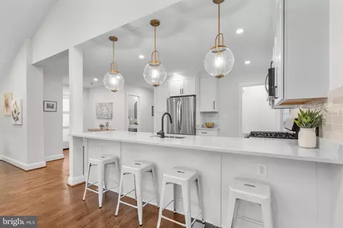 6054 Brook Dr, Falls Church, VA 22044
