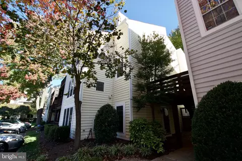 10066 Oakton Terrace Rd #10066, Oakton, VA 22124