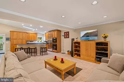 7006 Elkton Dr, Springfield, VA 22152 photo 9