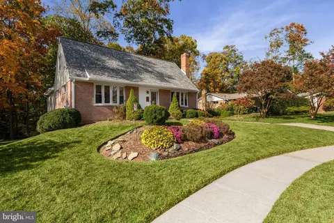 7006 Elkton Dr, Springfield, VA 22152 photo 2