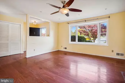 5406 Nutting Dr, Springfield, VA 22151 photo 3