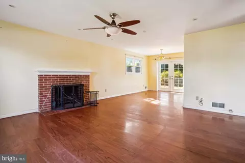 5406 Nutting Dr, Springfield, VA 22151 photo 4