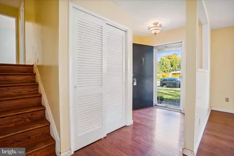 5406 Nutting Dr, Springfield, VA 22151 photo 2