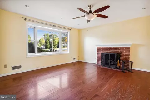 5406 Nutting Dr, Springfield, VA 22151 photo 6