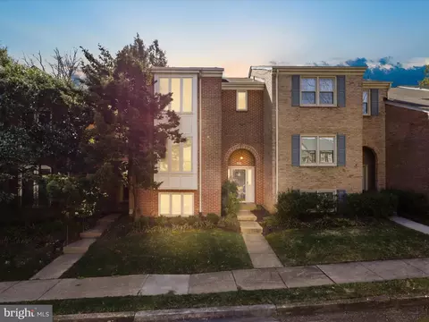 6649 Midhill Pl, Falls Church, VA 22043