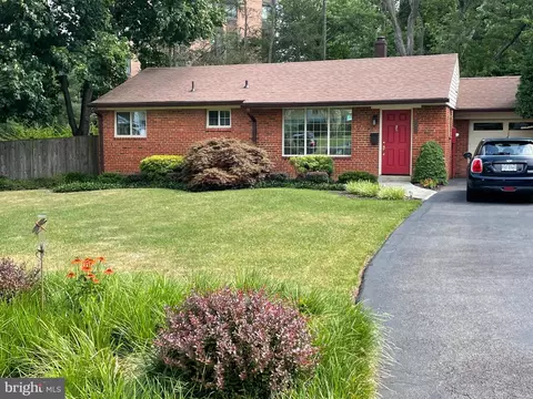 2901 Strathmeade St, Falls Church, VA 22042