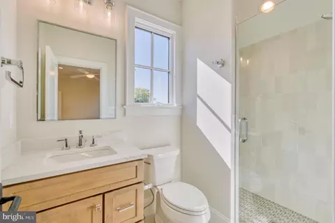 Bath - 1511 Smith St, Mclean, VA 22101 photo 7 of 9