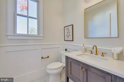 Bath - 1511 Smith St, Mclean, VA 22101 photo 1 of 9