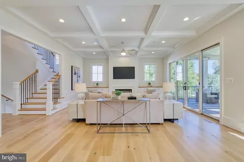 Living - 1511 Smith St, Mclean, VA 22101 photo 2 of 3