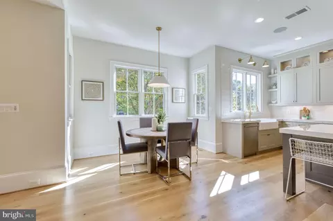 Dining - 1511 Smith St, Mclean, VA 22101 photo 4 of 4