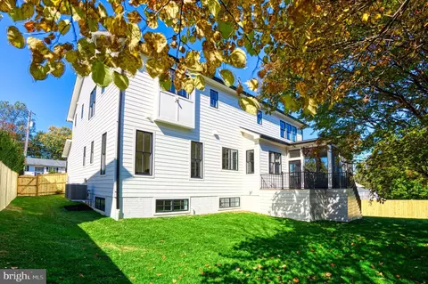 Exterior - 1511 Smith St, Mclean, VA 22101 photo 7 of 7