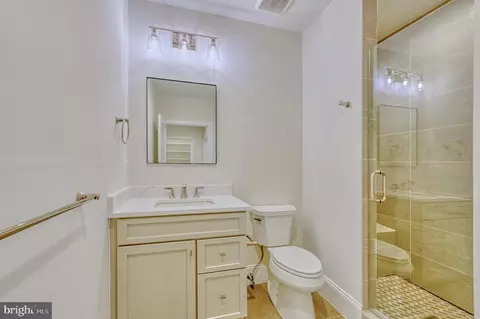 Bath - 1511 Smith St, Mclean, VA 22101 photo 9 of 9