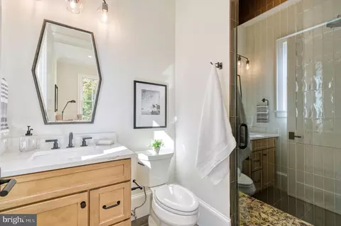 Bath - 1511 Smith St, Mclean, VA 22101 photo 2 of 9