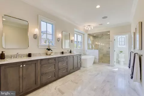 Bath - 1511 Smith St, Mclean, VA 22101 photo 3 of 9
