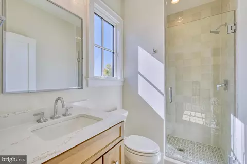 Bath - 1511 Smith St, Mclean, VA 22101 photo 8 of 9