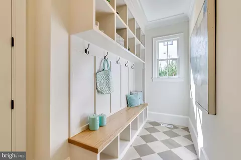 Entry Way - 1511 Smith St, Mclean, VA 22101 photo 4 of 5