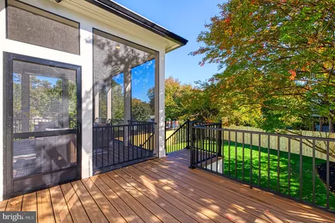 Exterior - 1511 Smith St, Mclean, VA 22101 photo 6 of 7