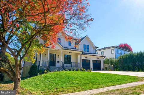 Exterior - 1511 Smith St, Mclean, VA 22101 photo 2 of 7