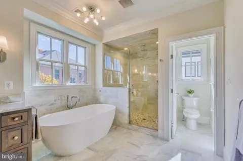Bath - 1511 Smith St, Mclean, VA 22101 photo 4 of 9