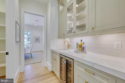 Entry Way - 1511 Smith St, Mclean, VA 22101 photo 3 of 5