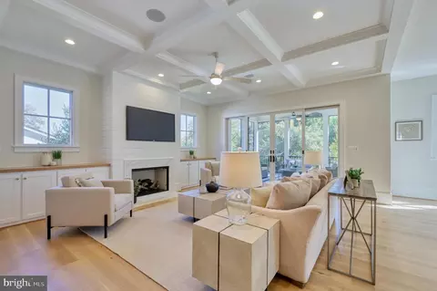 Living - 1511 Smith St, Mclean, VA 22101 photo 1 of 3