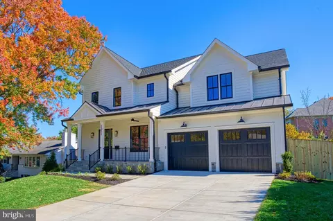 Exterior - 1511 Smith St, Mclean, VA 22101 photo 3 of 7