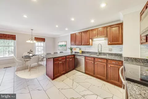 6066 Guildhall Ct, Burke, VA 22015 photo 4