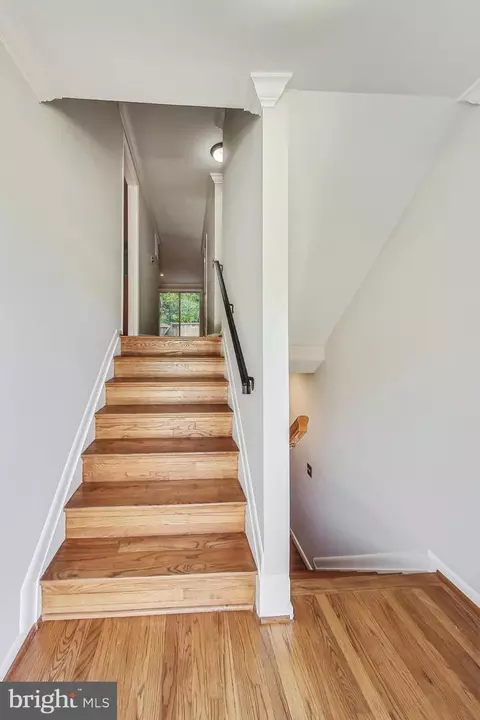 6066 Guildhall Ct, Burke, VA 22015 photo 3